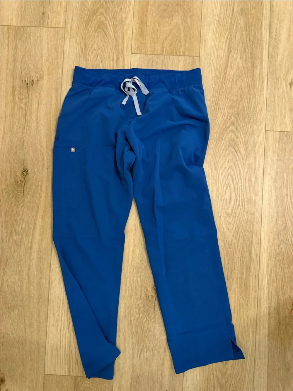 FIGS Women’s Kade Cargo Scrub Pants: Royal Blue